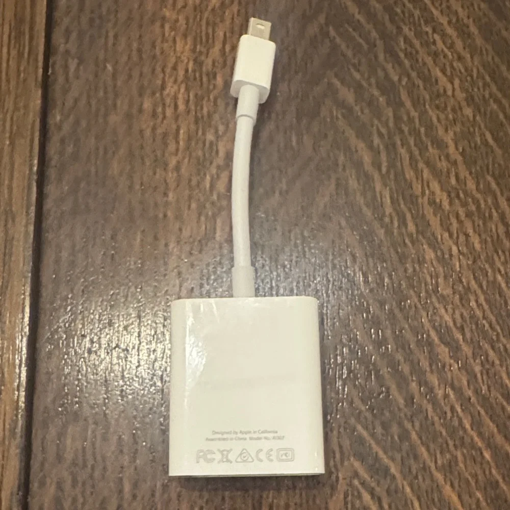 Apple White Computer Cable Adapter